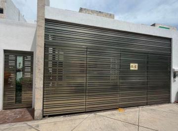 Casa uso de suelo de 3 habitaciones, Benito Juárez · Casa Sobre Av 135 con 4 Recámaras en Venta en Cancún Se Puede Cambiar Uso de Suelo a Comercial