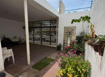 Casa uso de suelo de 3 habitaciones, Benito Juárez · Casa Sobre Av 135 con 4 Recámaras en Venta en Cancún Se Puede Cambiar Uso de Suelo a Comercial