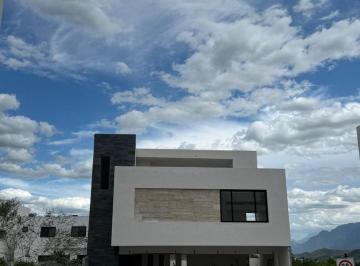 Casa · 425m² · 3 Recámaras · 3 Estacionamientos · Casa en Venta en Privada Castaños del Vergel
