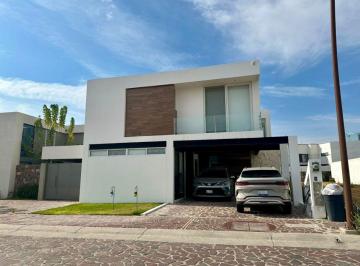 Casa de 4 habitaciones, León · Casa en Venta en La Campiña del Bosque con 4 Recamaras, 5 Baños y 2 Estacionamientos