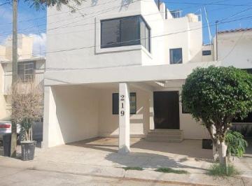 Casa de 3 habitaciones, León · Casa en Venta Totalmente Renovada en Hacienda del Campestre Frente a Área Verde