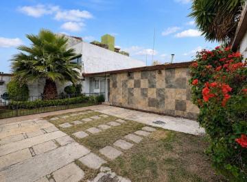 Casa de 3 habitaciones, Naucalpan de Juárez · Casa Amueblada en Renta en Ciudad Satélite, Naucalpan de Juárez, Estado de Méxic