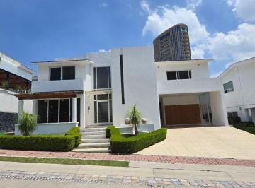 Casa de 3 habitaciones, San Andrés Cholula · Casa Venta La Vista Country Club con 200 m Jardin Buenos Espacios Cerca Atlixcayotl Angelopolis
