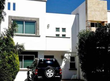 Casa de 3 habitaciones, León · Casa en Venta en Paseos del Arroyo, Cerca del Club de Golf Los Naranjos