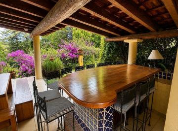 Casa · 400m² · 4 Recámaras · 6 Estacionamientos · Casa Amueblada en Renta en Avandaro, Valle de Bravo