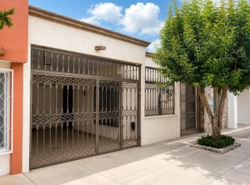 Casa · 3 Recámaras · 3 Estacionamientos · Casa en Nueva España