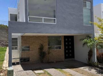Casa de 3 habitaciones, Puebla · Casa en Renta en Fraccionamiento Lomas del Valle, Sobre 24 Sur Cerca de Periférico y Valsequillo, Pue