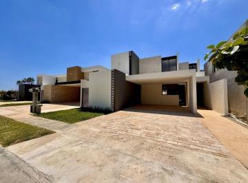 Casa · 306m² · 4 Recámaras · 4 Estacionamientos · Casa en Fraccionamiento Parque Natura