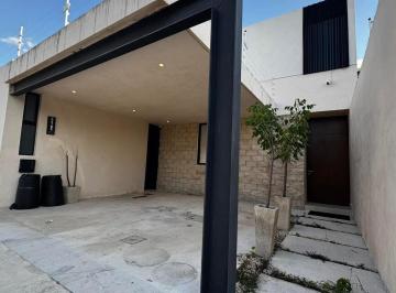 Casa · 209m² · 3 Recámaras · 2 Estacionamientos · Casa en Venta en Cholul en Mérida Yucatán.
