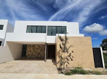Casa · 295m² · 4 Recámaras · 2 Estacionamientos · Casa en Venta en Parque Natura, Mérida Yucatán