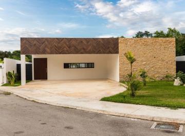 Casa · 300m² · 3 Recámaras · 6 Estacionamientos · Casa en Venta en Komchén, Mérida Yucatán