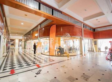 Local comercial · 193m² · 50 Estacionamientos · Locales Comerciales en Renta en Centro Comercial Mérida, Yucatán (Eb - We1617)