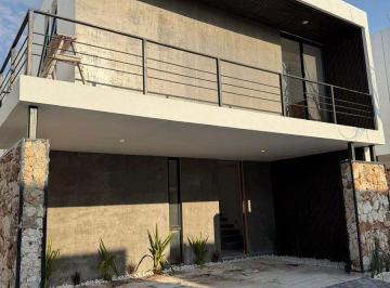 Casa · 178m² · 3 Recámaras · 2 Estacionamientos · Towhnouse Amueblado en Venta en Privada Viettri San Diego Cutz, Conkal Yucatán