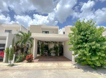 Casa · 173m² · 4 Recámaras · 2 Estacionamientos · Casa en Venta en Priv. Solana, Tixcacal Opichen, Mérida Yucatán (Eb - Wf3615)