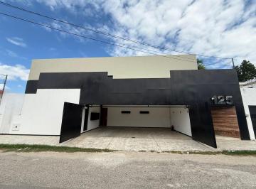 Casa · 585m² · 4 Recámaras · 3 Estacionamientos · Casa en Venta en Residencial Montecristo, Mérida Yucatán (Eb - Wh6246)