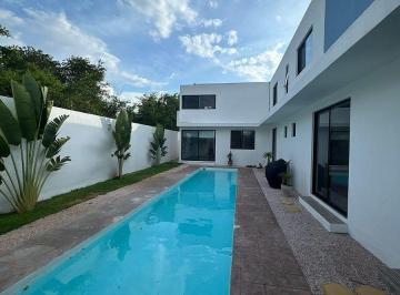 Casa · 473m² · 5 Recámaras · 2 Estacionamientos · Casa en Venta en La Rejoyada, Komchén Yucatán (Eb - We0653)