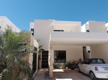 Casa · 146m² · 3 Recámaras · 2 Estacionamientos · Casa en Venta en Villas de Tixcacal, Mérida Yucatán (Eb - Wh6607)