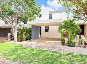 Casa · 252m² · 4 Recámaras · 5 Estacionamientos · Casa en Venta Privada Palta, Cholul Mérida Yucatán (Eb - Wl4560)