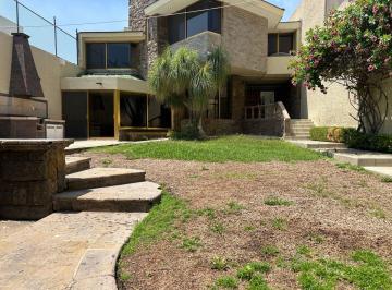 Casa de 5 habitaciones, Zapopan · Hermosa Casa con Uso de Suelo Mixto