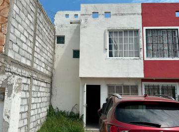 N/A · Casa con Recámara en Planta Baja en Venta | Fuentes de Balvanera