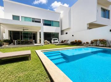 Casa · 230m² · 3 Recámaras · 2 Estacionamientos · Casa en Venta en Residencial Cumbres en Cancun