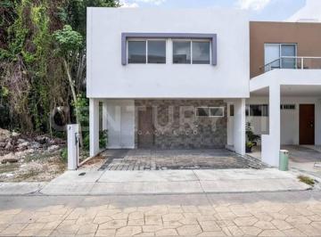 Casa · 220m² · 3 Recámaras · 3 Estacionamientos · Renta Hermosa Casa Residencial Arbolada By Cumbres Cancun Dm0226