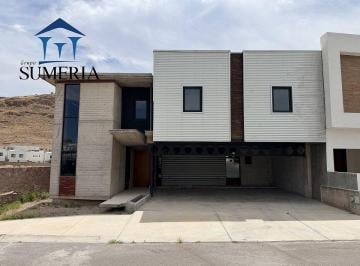 0739b5ef26d33140bcba38527104548cb4887185f8a69a41c36f63c9502b0551 · Residencia en Venta