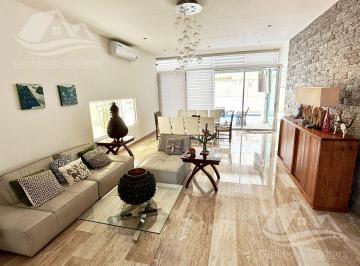 Casa · 449m² · 5 Recámaras · 4 Estacionamientos · Casa en Venta en Cumbres