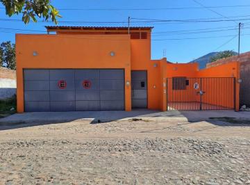 Casa · 245m² · 3 Recámaras · 2 Estacionamientos · Casa en Venta en Autlán de Navarro, Jalisco