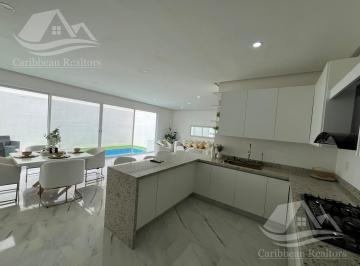 Casa · 270m² · 4 Recámaras · 2 Estacionamientos · Casa en Venta en Via Cumbres