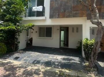 Casa en condominio de 3 habitaciones, Zapopan · Casa en Renta Zona Solares