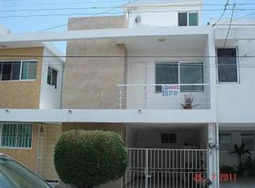 Departamento · 3 Recámaras · Casa en Renta en Pedro de Alvarado