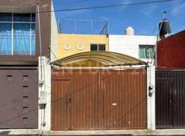 Casa · 130m² · 3 Recámaras · 1 Estacionamiento · Venta de Casa en Zona Buap, Granjas San Isidro, Puebla, Puebla.