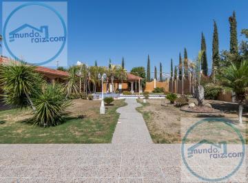 Casa · 750m² · 4 Recámaras · 2 Estacionamientos · Residencia en Venta Portal del Norte Zuazua