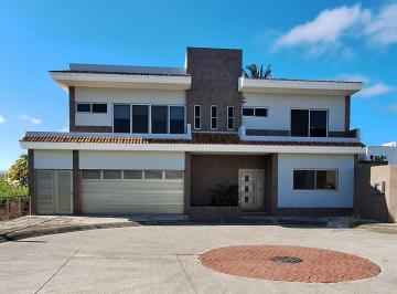 Casa · 4 Recámaras · 2 Estacionamientos · Casa en Venta en Fraccionamiento Las Palmas