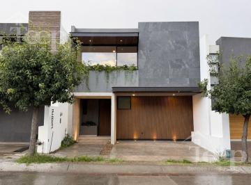 Casa · 259m² · 4 Recámaras · 2 Estacionamientos · Casa en Venta en Lomas de Punta del Este