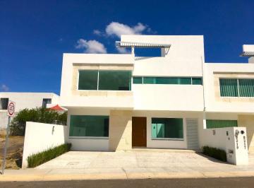 Casa · 300m² · 4 Recámaras · 3 Estacionamientos · Casa en Renta en Lomas de Juriquilla