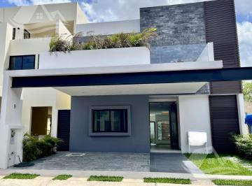 Casa · 291m² · 4 Recámaras · 3 Estacionamientos · Casa en Venta en Via Cumbres Cancun