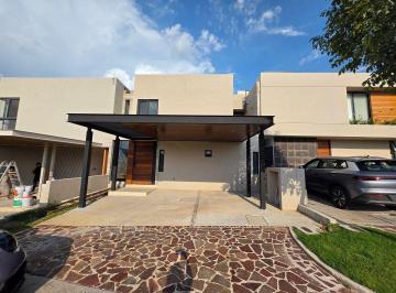 901c501786f4e244df093487fad6017cbe7f5d066243c9466b5e9be6109d450e · Casa en Venta en Altozano | Condominio Flama | Doble Acceso Seguridad