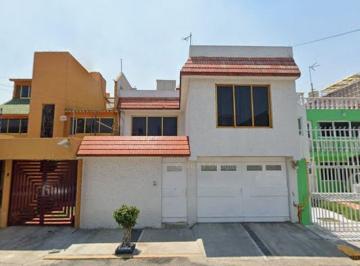Casa de 4 habitaciones, Gustavo A. Madero · Oportunidad Casa en Remate en Calle de La Playa, Acueducto de Guadalupe, Gustavo a Madero. Cdmx.