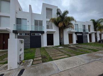 1e2de0aaecd43f40993e5214de81eefce8864f96e4a87563765c967857230d9e · Casa en Venta en El Refugio | Condominio Alvento | 3 Niveles