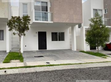 Casa en condominio · 132m² · 3 Recámaras · 2 Estacionamientos · Casa en Renta en Paseo San Junipero Queretaro