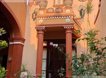 Casa · 479m² · 9 Recámaras · 2 Estacionamientos · Casa en Venta en El Centro de Queretaro