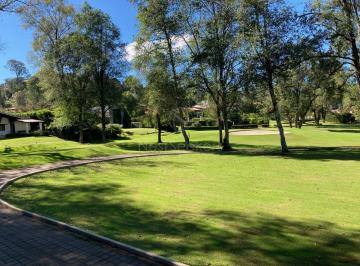 Casa de 4 habitaciones, Valle de Bravo · Casa en Venta en Fairway del Club de Golf Avanadaro