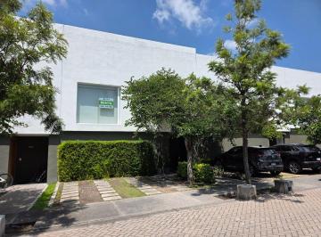 75b90430291b23b891c349a2906fae1a3087051d03442cdef30961ae7a1625a7 · Casa en Renta en Juriquilla Santa Fe, Condominio Dos Caprichos, Amueblada
