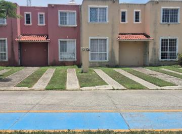 Casa · 85m² · 2 Recámaras · 1 Estacionamiento · Casa en El Fraccionamiento Villa Los Tulipanes R2