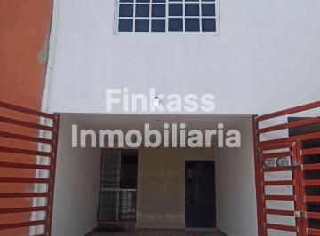 Casa de 3 habitaciones, Salamanca · Casa en Venta, Col. 18 de Marzo, Salamanca, Gto.
