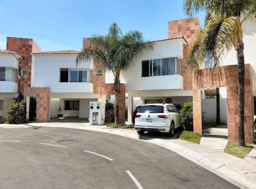 b6c60c088c6ce8ca22c878bcb8318ca2589bd193e151d9c7b72ea9eb1ff48255 · Casa en Renta en Juriquilla Santa Fe, Condominio Las Lunas, Amueblada