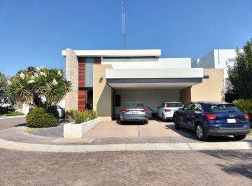6541585e2045f520029a32ad4dc43b38d51ffe9e005ff6b763e2b960711b276e · Casa en Venta en Rinconada Jurica, Querétaro | Condominio con Alberca | Terraza
