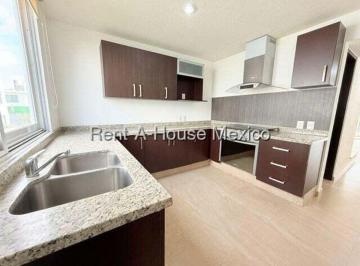 Dúplex de 2 habitaciones, Querétaro · Santa Fe de Juriquilla Townhouse en Renta con 2 Recámaras y Terraza con Vista a Áreas Verdes Qh138